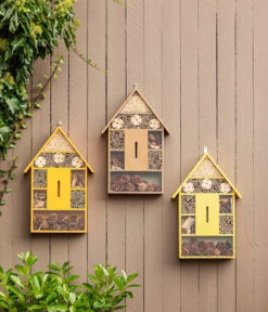 Dehner Natura Insektenhotel Sheffield, Ca. B38/H57/T11 Cm -Natur Garten Verkauf 6846638 6846646 6846653 WE MO 001 DehnerNaturaInsektenhotelShefffieldBraunOrangeGelb